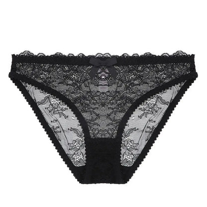 Lace briefs made of delicate lace