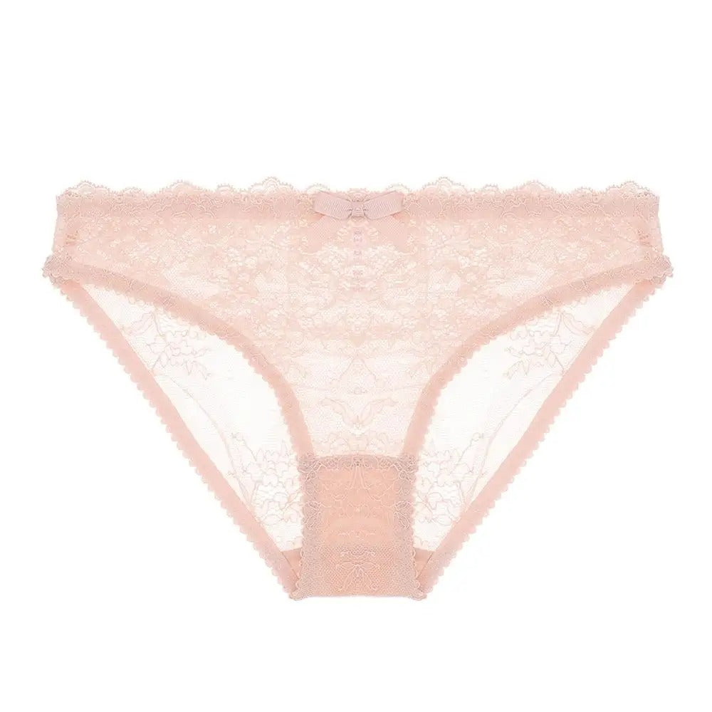 Lace briefs made of delicate lace