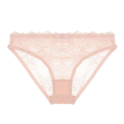 Lace briefs made of delicate lace