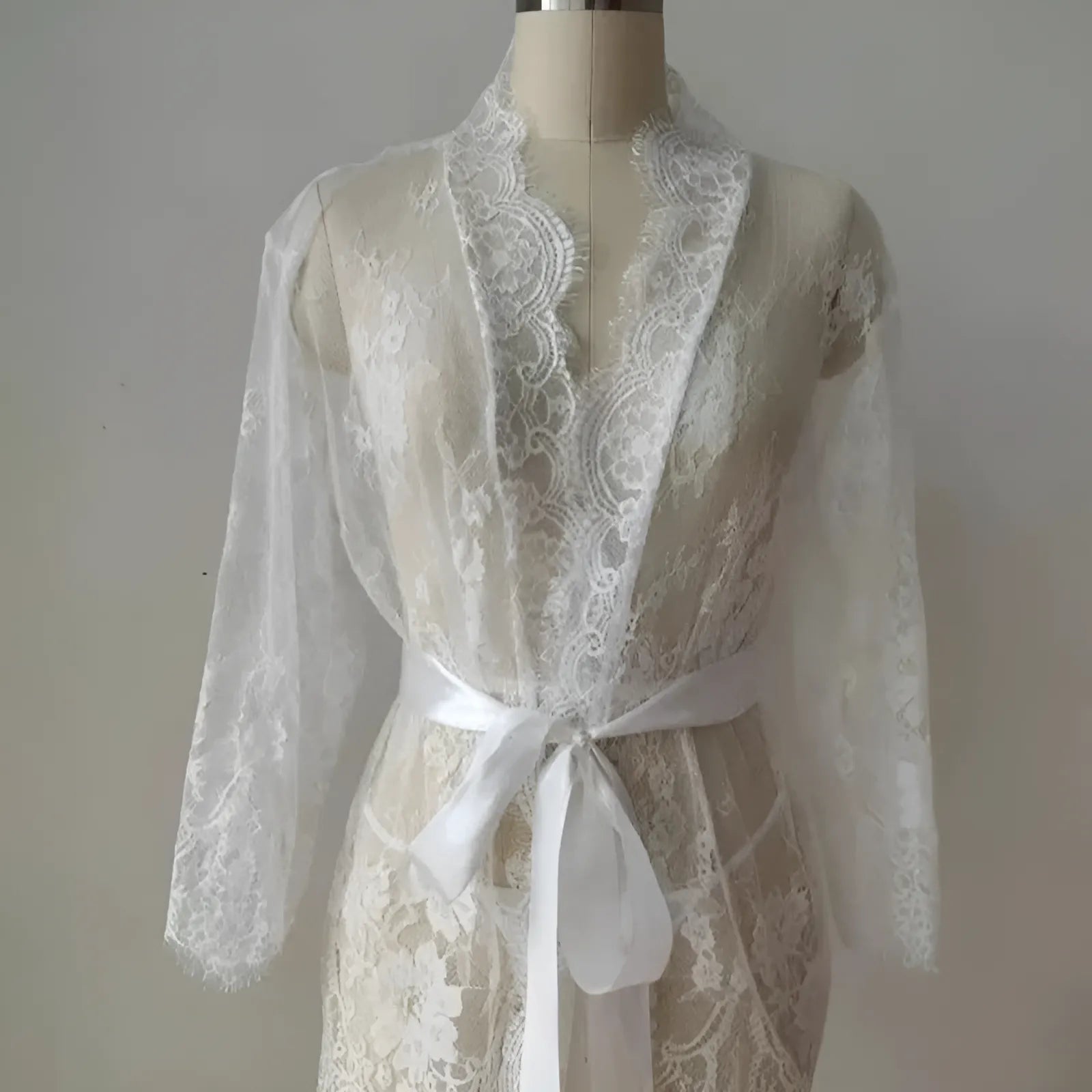 White Lace Trimmed Robe Peniuar